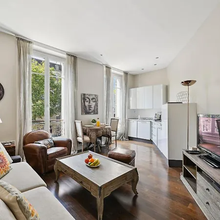 Apartment Champs-elysees & Arc De Triomphe - Cityapartmentstay Paris
