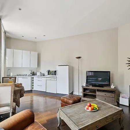 Apartment Champs-elysees & Arc De Triomphe - Cityapartmentstay Paris