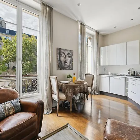 Apartment Champs-elysees & Arc De Triomphe - Cityapartmentstay